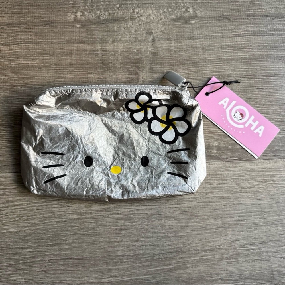 🌺ALOHA Collection x Hello Kitty Mini Pouch Chrome Hibiscus